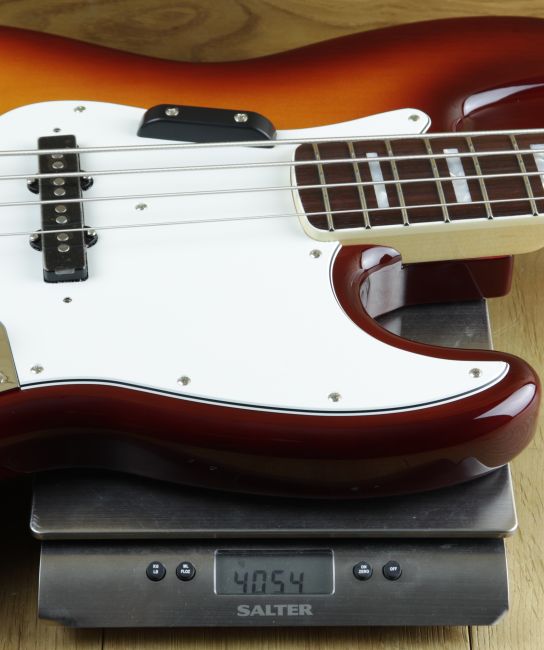 Fender Made in Japan Limited International Color Jazz Bass