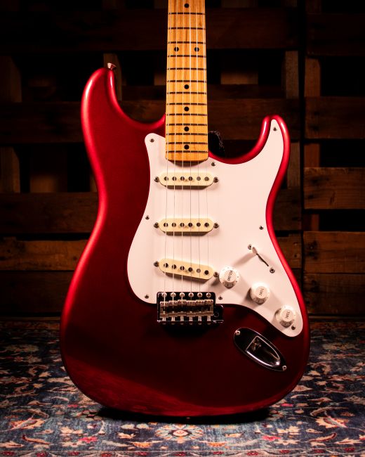 レア！+81 vol.1 : autumn 1997 Fender Japan 57 Reissue Strat, Candy Apple Red 1989/90