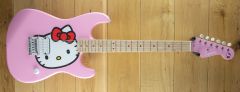 Squier Hello Kitty Strat Maple Pink CYKF24012552